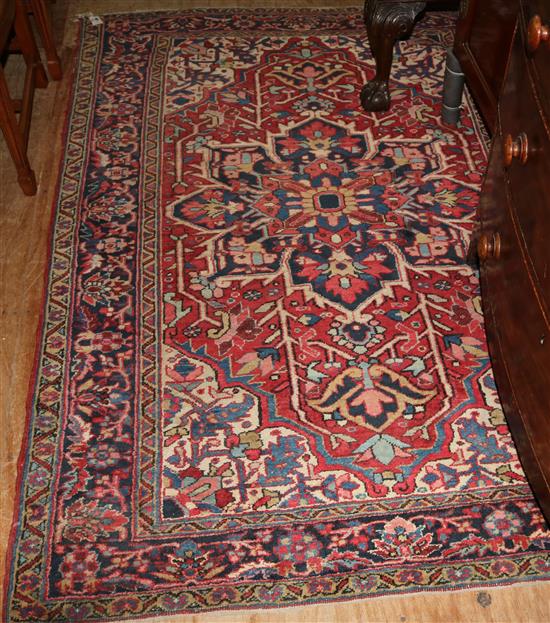 Red & blue pattern rug(-)
